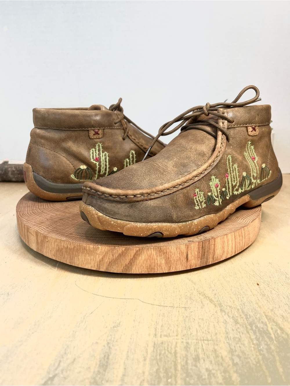 Twisted X Women's Chukka Driving Mocs cactus embroidery Size 8 - Picture 7 of 16